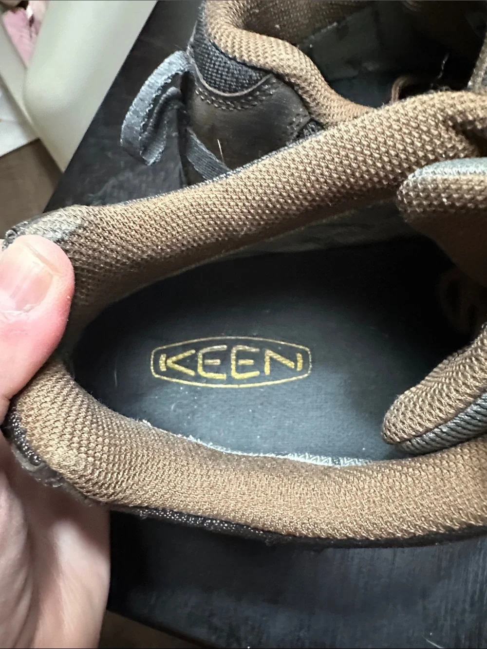 Keen Siskiyou Mid Top Outdoor Hiking Shoes. Men’s 10